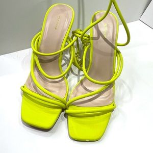 🆕 PRETTY LITTLE THING LACED HEELS 🆕